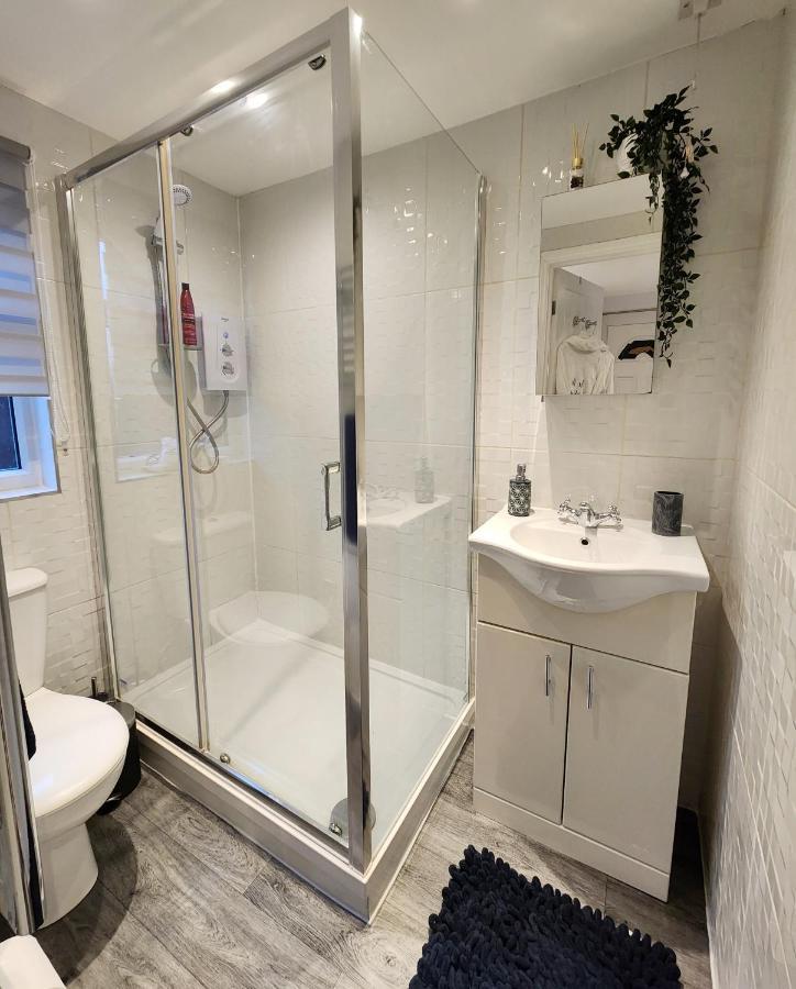 Studio Apartment The Den Colnbrook Zewnętrze zdjęcie