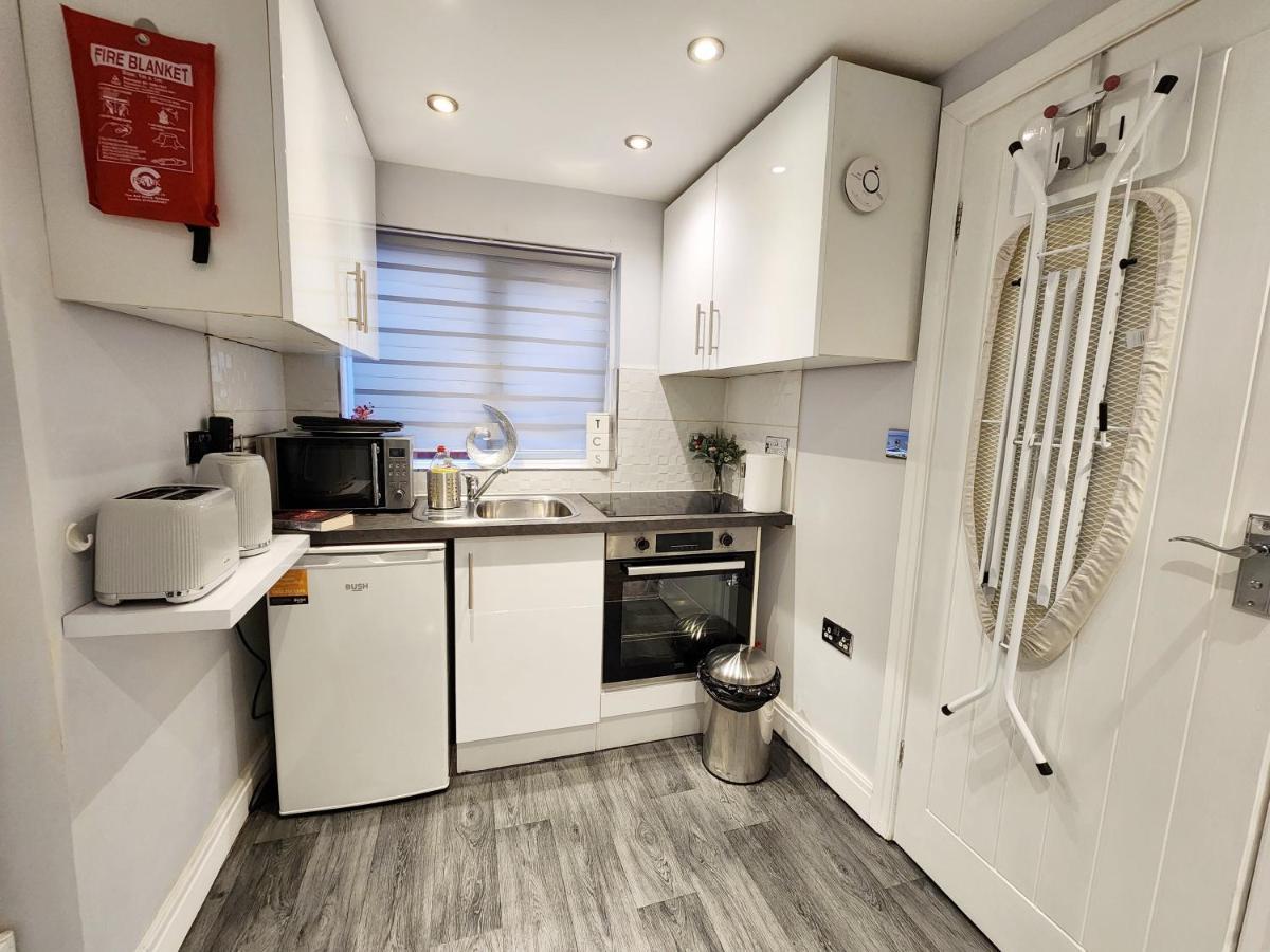 Studio Apartment The Den Colnbrook Zewnętrze zdjęcie